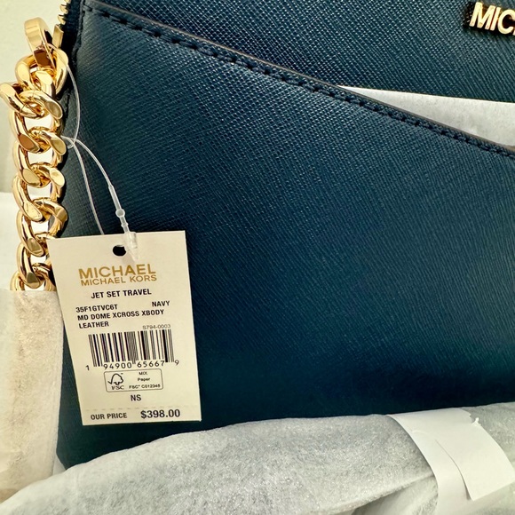 New Michael Kors Jet Set Travel Medium Dome Crossbody Leather Navy with Dust bag - Picture 3 of 7